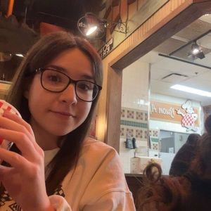 Meet your Posher, Melissa